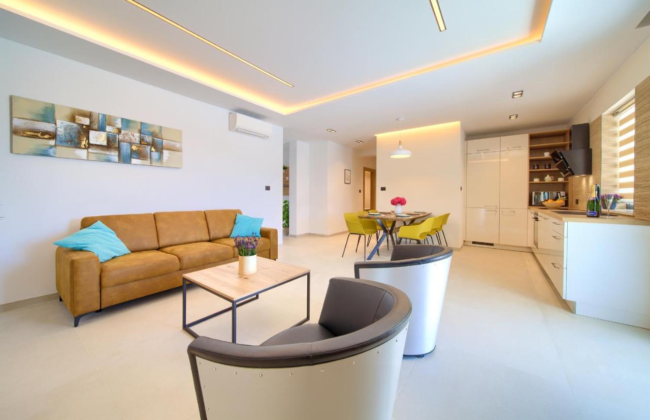 Unique Apartment With Private Pool Krk Town Eksteriør bilde